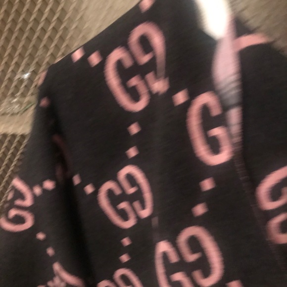 Gucci Black and Pink GG Cape - Picture 12 of 16